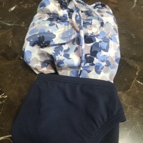 NEW SWIMSUIT - Picture 5 of 9